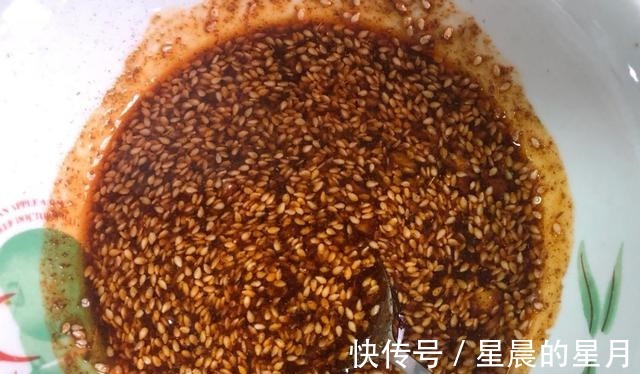 花3块钱买块豆腐，裹上面粉热油一煎，分分钟就光盘！