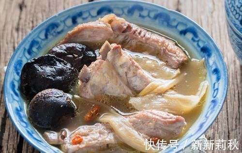 排骨|炖排骨时,先焯水就错了,多加这2步,排骨又香又嫩,不柴也不腥