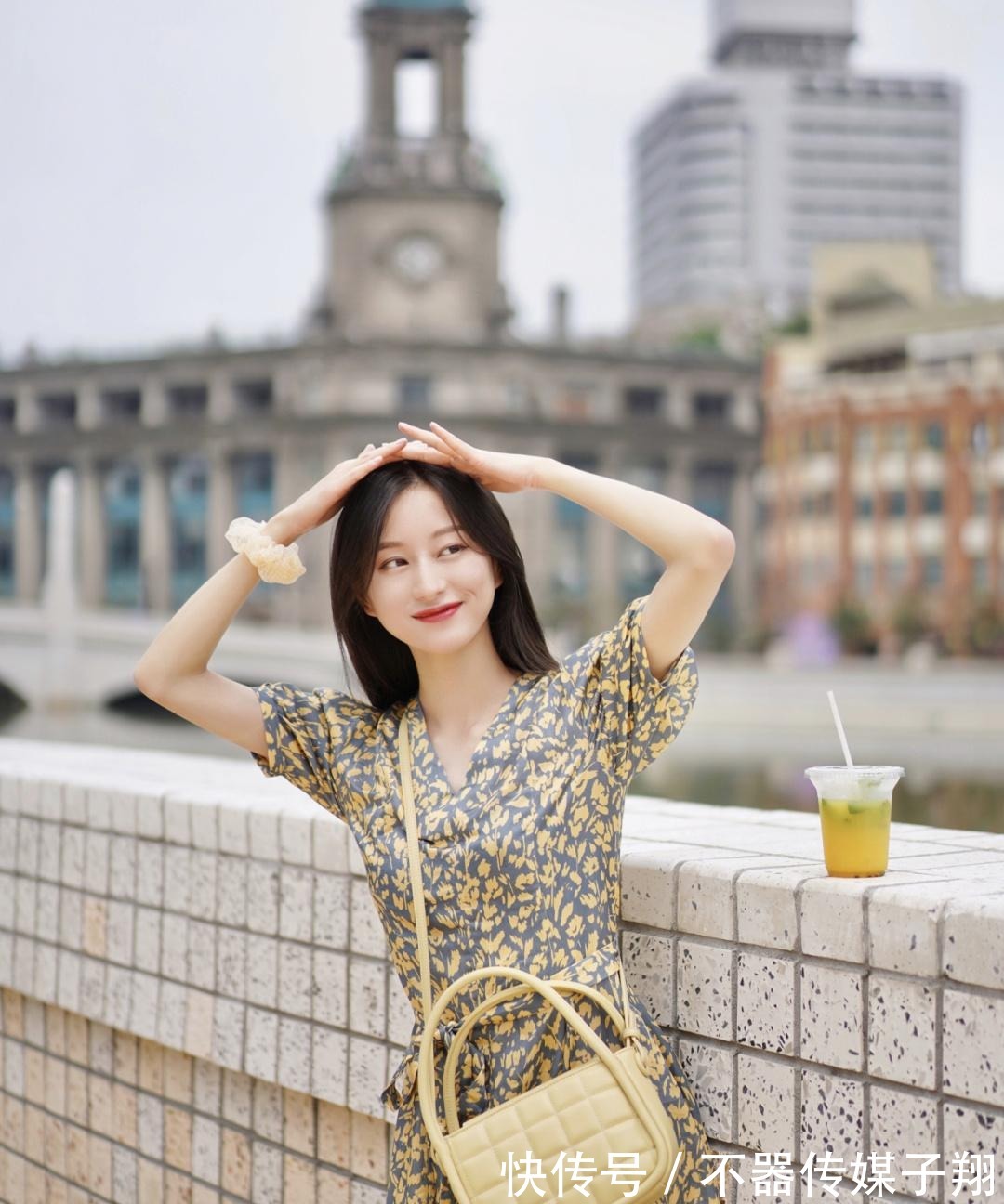 小量感|碎花那么美,为什么你穿就是显老气?看看这些穿搭技巧你就明白了