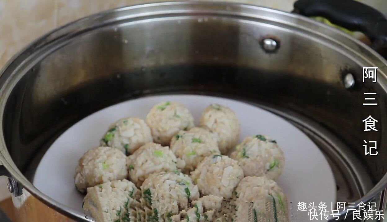  莲藕最好吃的做法，不炒不炖不凉拌，真是太香了，比吃肉还解馋