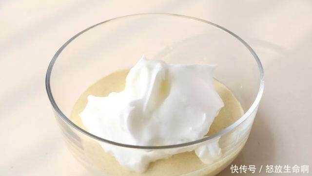  发糕|简单快手的小米发糕，原来可以吃出这样的高！大！上！