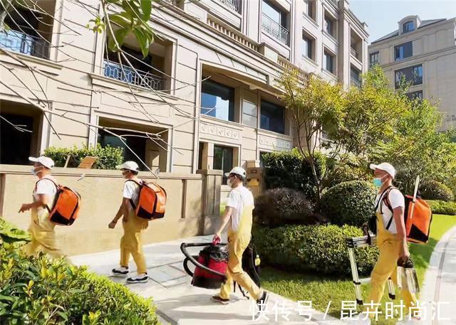 油污|杭州姑娘买下老房嫌太脏,请7名保洁师打扫清理,网友:太专业了