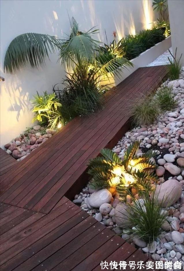 小花园|30㎡上下庭院如何设计？这种精致的治愈系现代风小花园，太好看啦