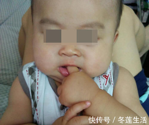 爸爸妈妈|4个月宝宝“发育标准”来了,父母快对照看看,全中的偷着笑吧