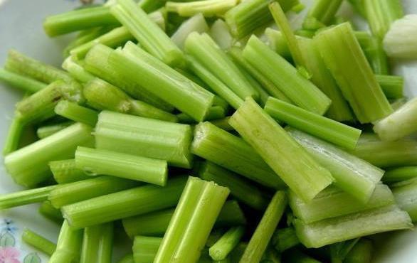 营养师|吃芹菜为什么不吃叶?营养师讲出真相,后悔现在才知道!