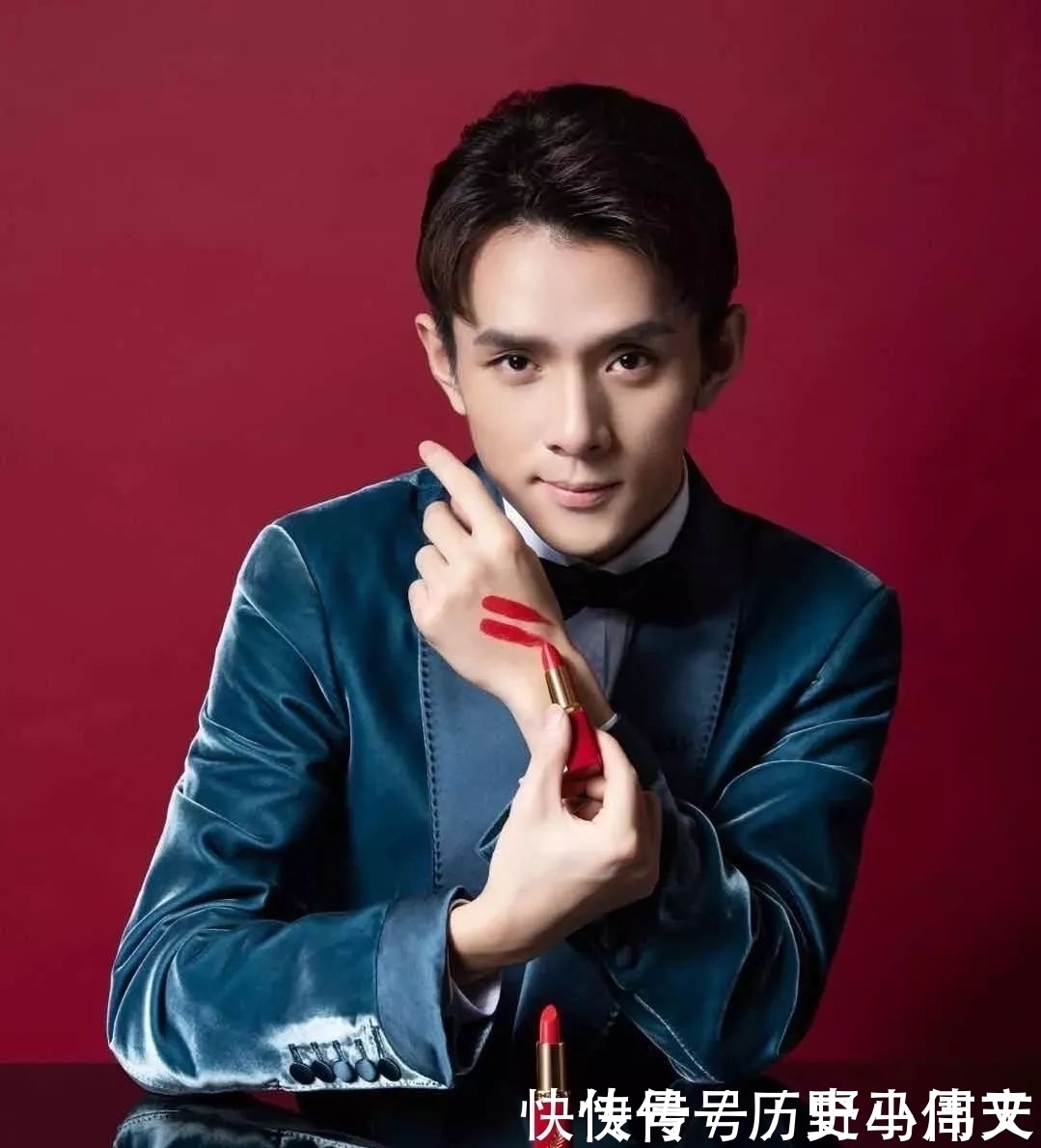 直播|网友羡慕口红一哥李佳琦,满柜口红极度奢侈,现实生活却惹人怜悯