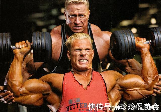 小胖|肌肉男“單挑”小胖哥！當胖哥脫下衣服后，為何肌肉男認慫了？