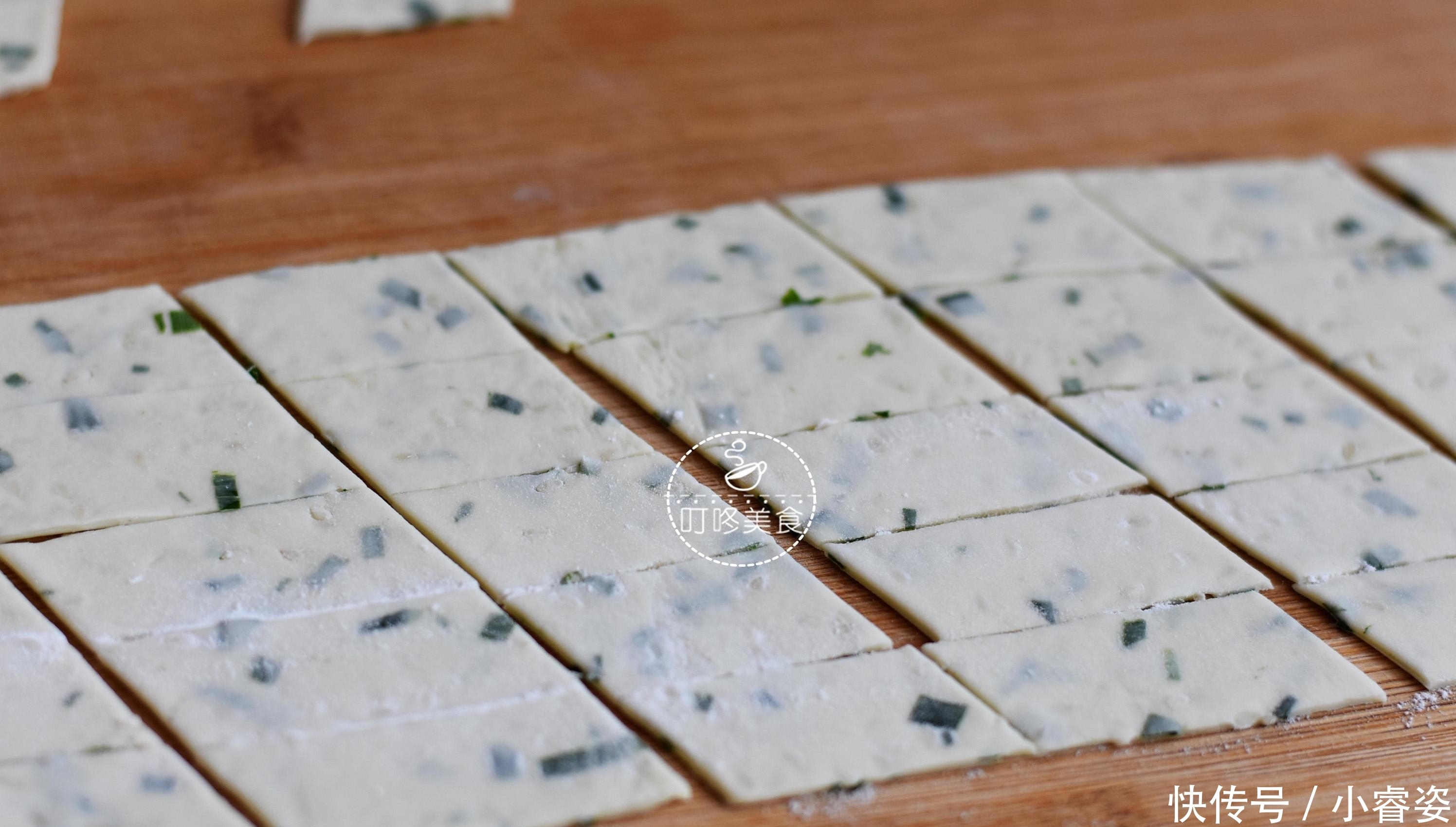 2分钟教会你做炸酥果,步骤超简单,又酥又脆,学会不用买零食了