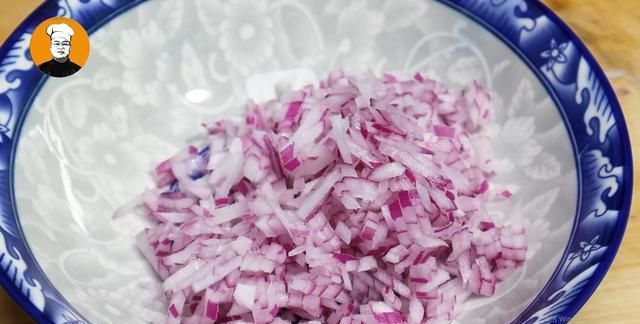 冰糖|洋葱加冰糖泡水喝,作用原来这么厉害,很多人都不知道,长见识了