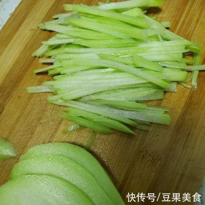 神秘美味爽口脆～炝炒佛手瓜，今晚请偷偷吃