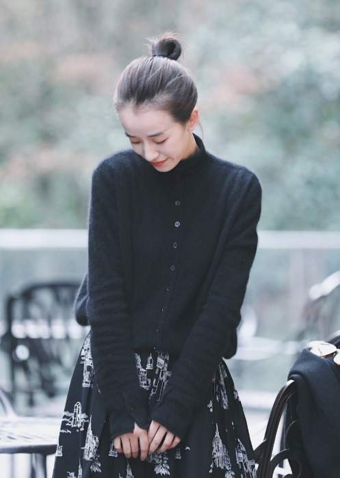 半身裙 这些才是适合普通人的针织衫穿搭,简约随性又时髦,保暖舒适