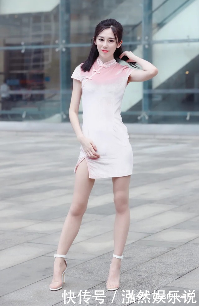 粉色时尚旗袍,搭配精致高跟凉鞋,穿出高贵典雅的韵味