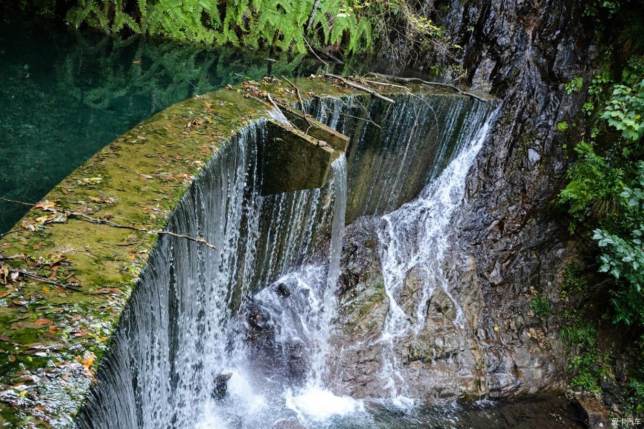 小镇蒙蒙烟雨，小桥流水，断桥残雪~青山点点，古道悠悠