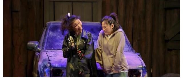 “表情帝”金靖表演風(fēng)格被質(zhì)疑，離開春晚舞臺(tái)之后為何屢屢翻車？