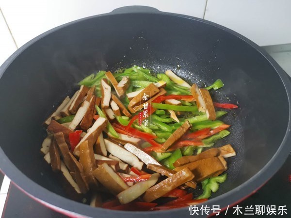 精细|一家三口的午餐,家常下饭菜简单味美,精细搭配家人都喜欢