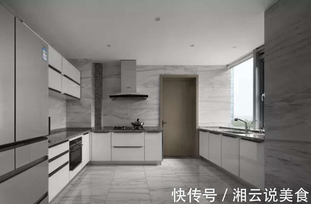 客厅|300㎡大平层有多大气玄关设计惊艳，采光无死角，可观无敌湖景