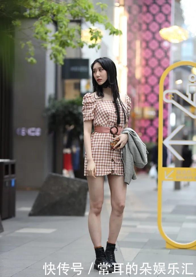 女生|格子款方领连衣裙，搭配精致小短靴，穿出温婉迷人的淑女范