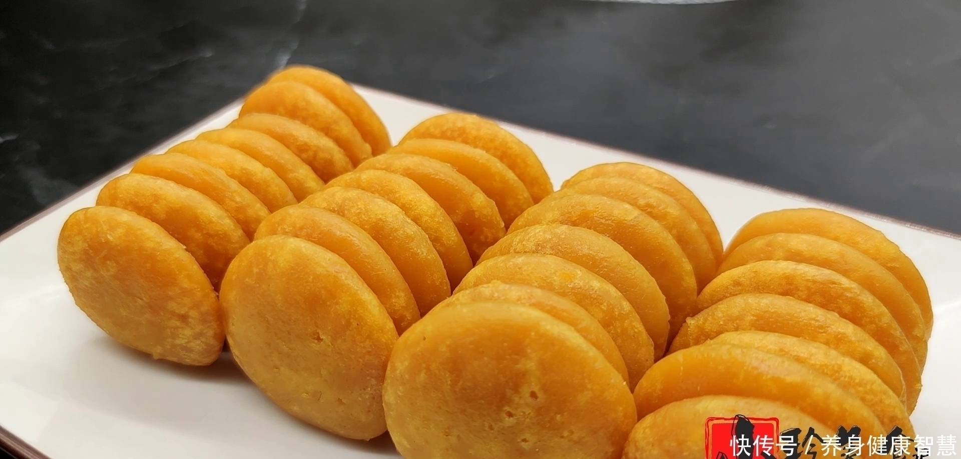 南瓜饼又出新做法了,无水无油,软糯香甜又劲道,全家人都爱吃