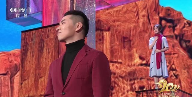 央视春晚王琪为骆文博“做嫁衣”，明明是唱歌，注意力被舞者吸引