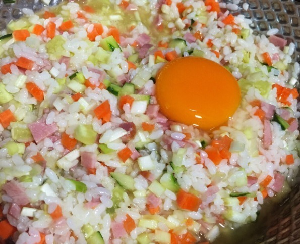 早餐别再做面食,1碗米饭2个蛋,好吃又营养,孩子1顿吃5个,真香