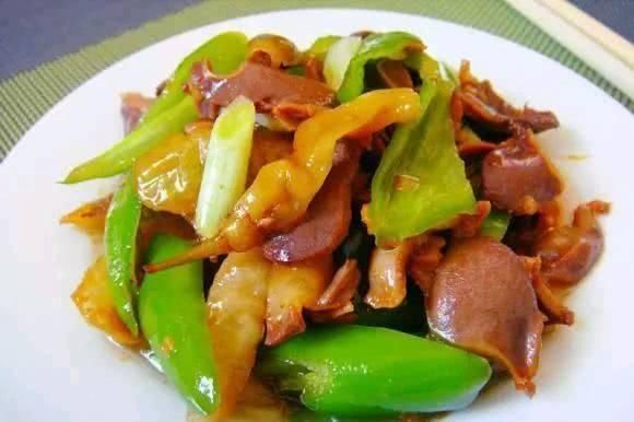 京酱鱿鱼丝，豆瓣肘子，醋溜虾尾，泡椒炒鸡胗的做法