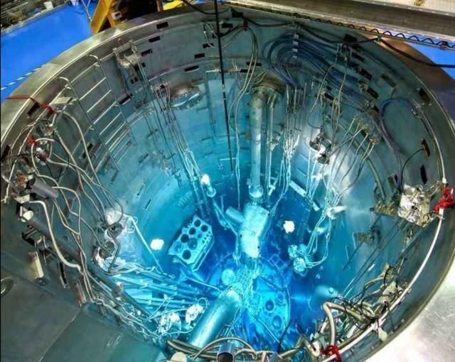 波长 人类已知唯一的超光速现象,80多年前就被发现,核电站启动会激发