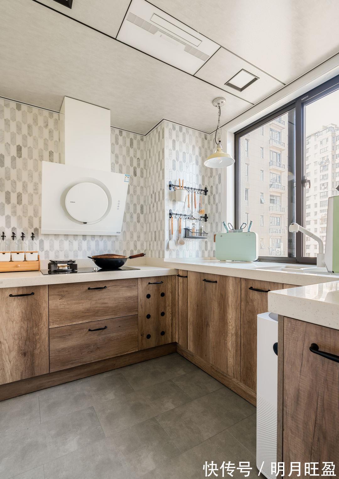 双开门|同样是原木风,她家不跟风不顺应主流,混搭出的效果让人眼前一亮