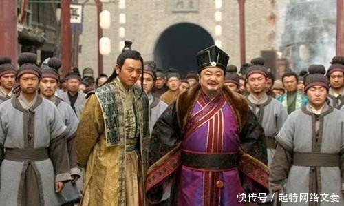 强盗|强盗上门打劫,富豪却主动带路,众人不解,富豪笑道:他们走不远