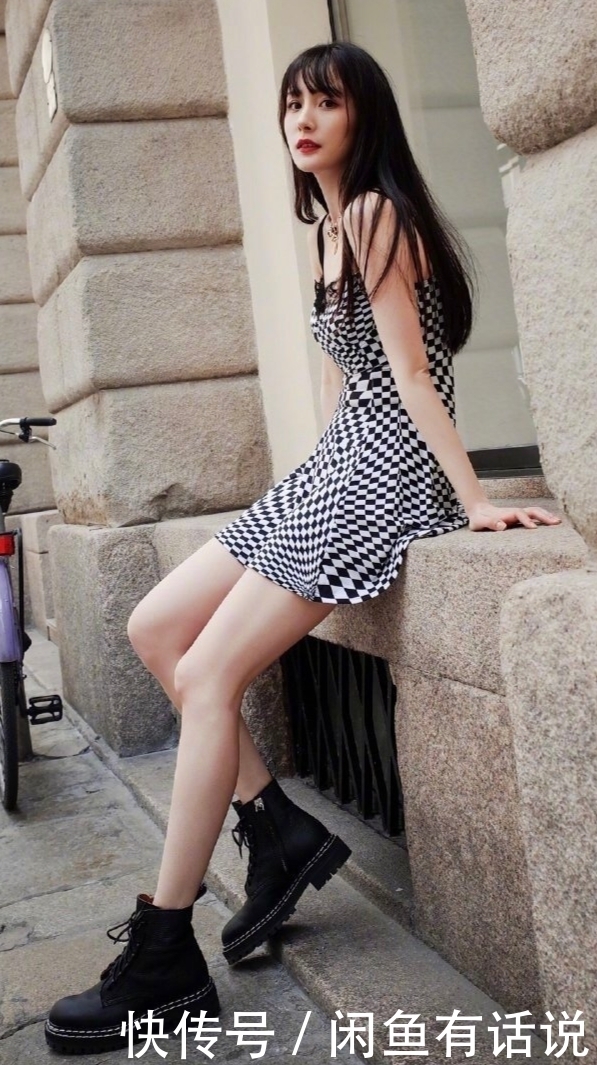 穿搭|章小蕙虽然身材微胖,穿蕾丝吊带裙却很显气质,一张旺夫脸最抢镜