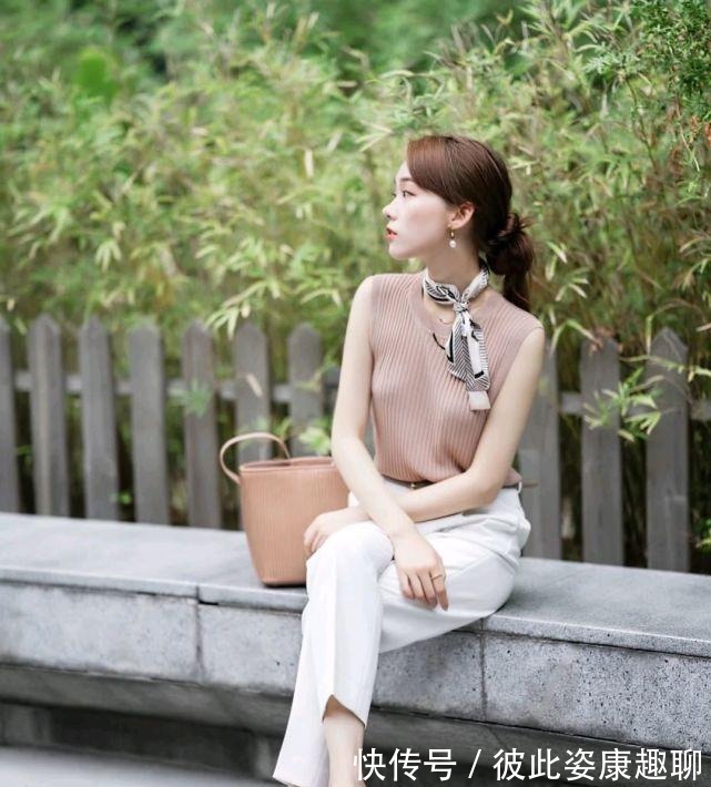 服装|简约又精致的职场穿搭，会让整个人更加精神，甚至可以美成焦点