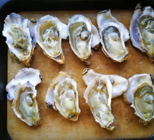 奶油|菠菜烤生蚝,个头肥美,海鲜味十足,好吃到爆