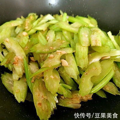 芹菜|零失败清炒芹菜，大厨原来这么好当