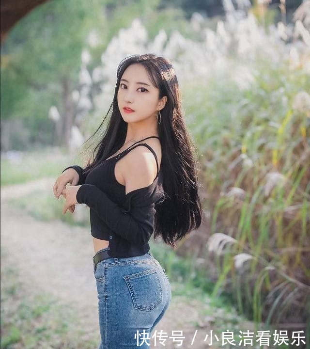 妹妹追求的清新田园风格,牛仔修身裤和吊带很合适