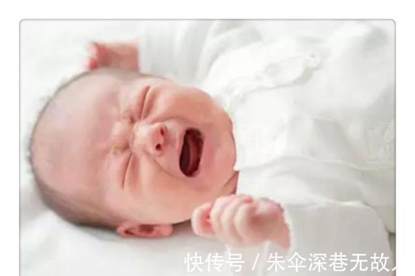 宝妈|新生三个月宝贝常做这几种“小动作”,是发育迟缓的症状,别忽视