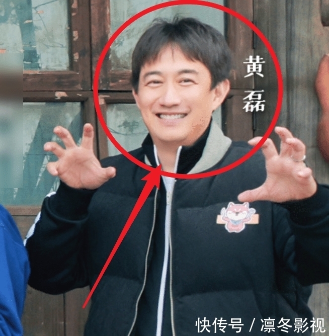 彩蛋 向往5全新海报,中间的“彩蛋”嘉宾不神秘,光看鞋子就认出来了