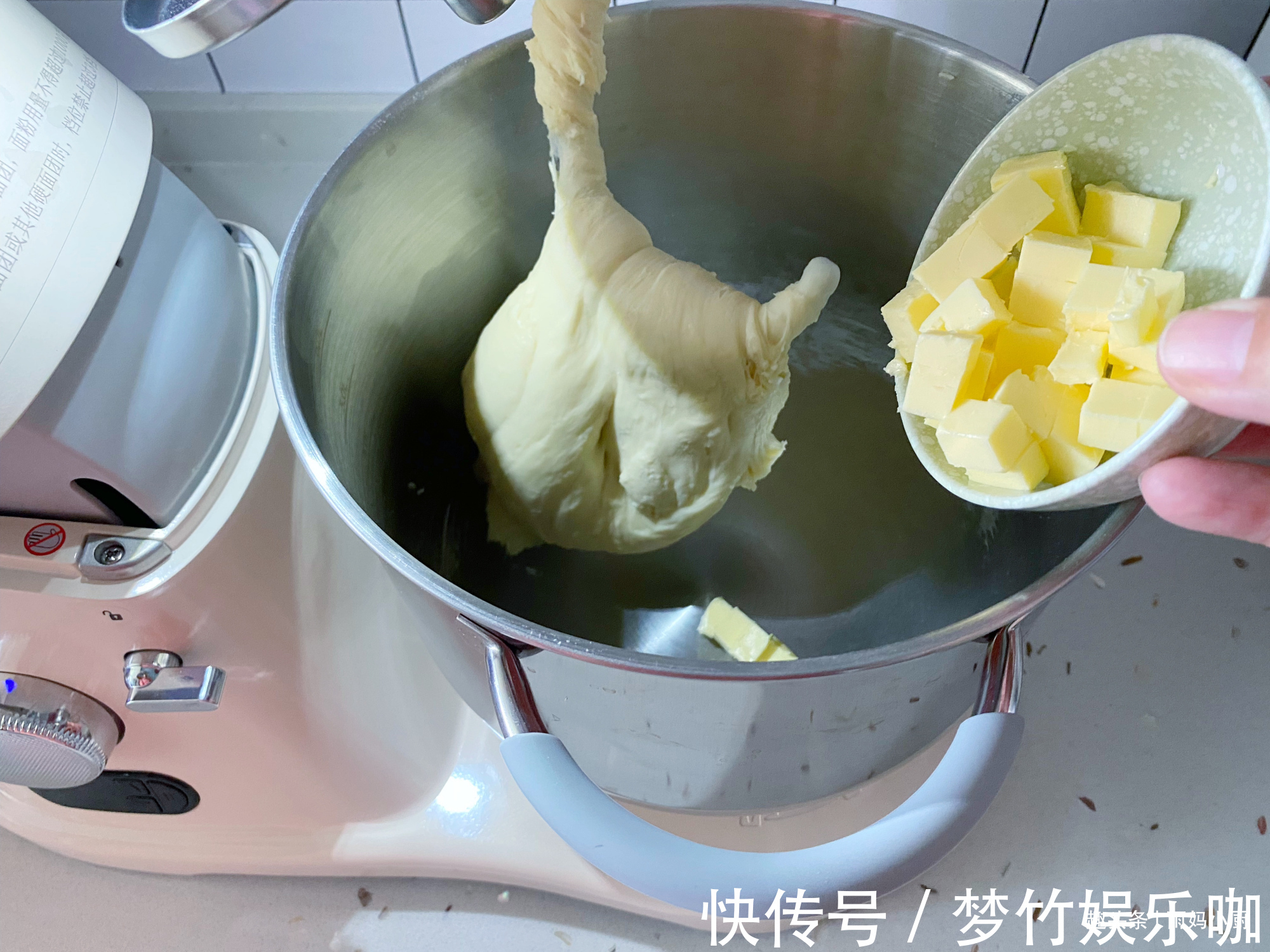 黄油|用了九年的面包配方,奶香浓郁又拉丝,做法简单,比买的好吃