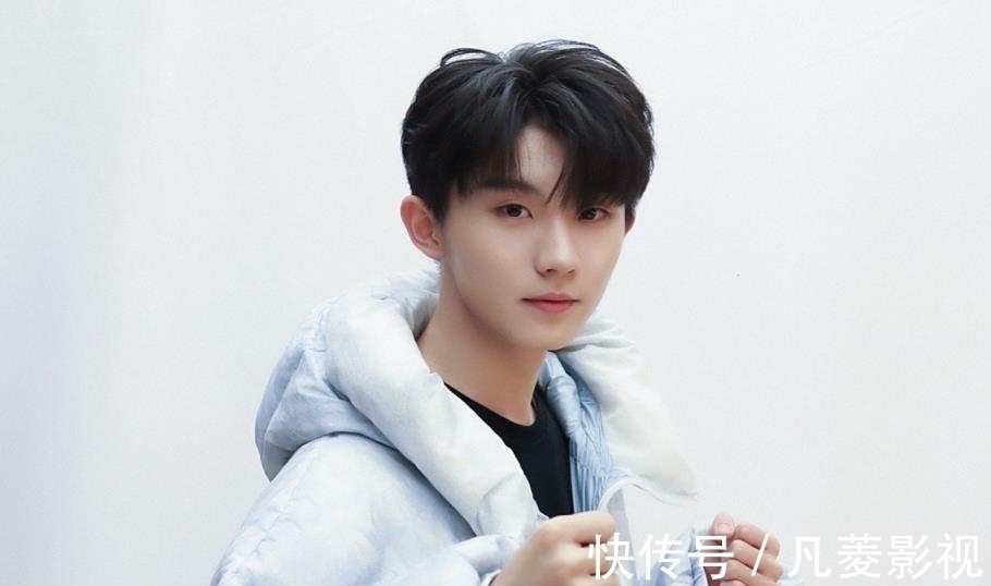 时代少年团成年组终合体,马嘉祺出现仅一秒,与何老师意外撞衫