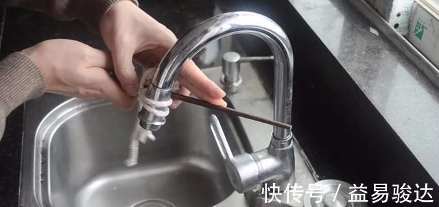 绳子|不管家里有钱没钱,水龙头上放一根绳子,厉害又好用,回家试一试