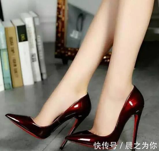 浅口 尖头细跟高跟鞋,散发出女性独特的魅力!