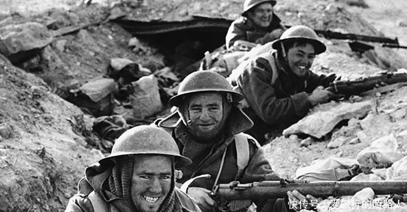 跳伞|飞行员被袭击，跳伞误入敌军老巢，创造一人俘虏上千敌军的传奇！