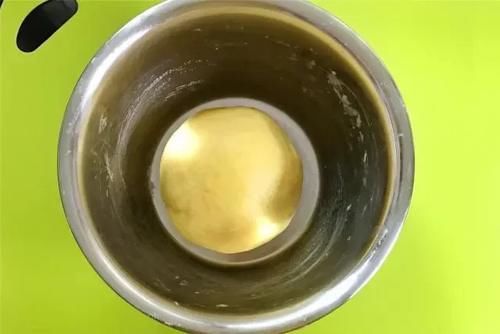 美食优选：不用烤箱，一口平底锅就能做的网红小吃，松软细腻，做法超简单