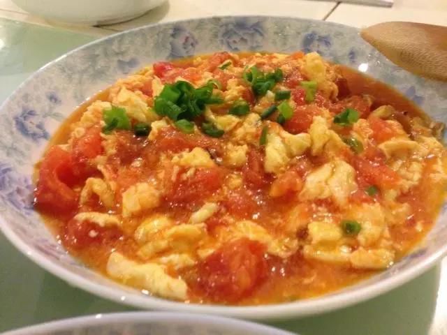 西红柿炒蛋时，鸡蛋不要直接下锅炒，多加一步，美味翻倍