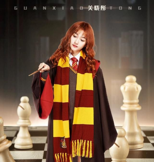 《王牌6》新海报，关晓彤cos《哈利波特》赫敏，宋亚轩是精灵王子