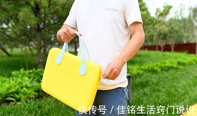 电脑 梵高范轻潮电脑包,时尚轻便的电脑包,做工手感都不错!