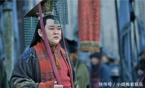 人认为|刘备称王,马超拜左将军,张飞拜右将军,那么究竟谁的官职大?