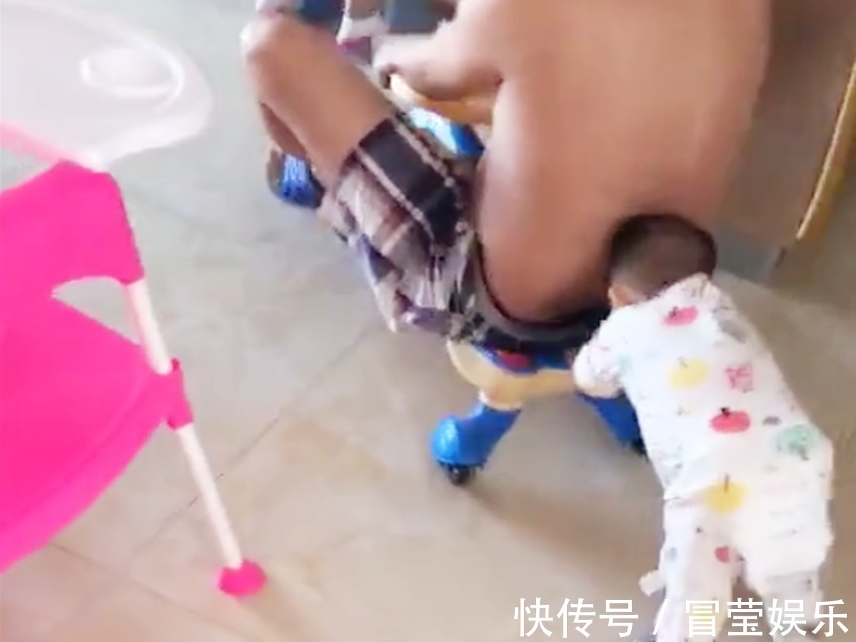 宝宝|妈妈让爸爸看孩子,看到这一幕,网友:混的最差的孩子
