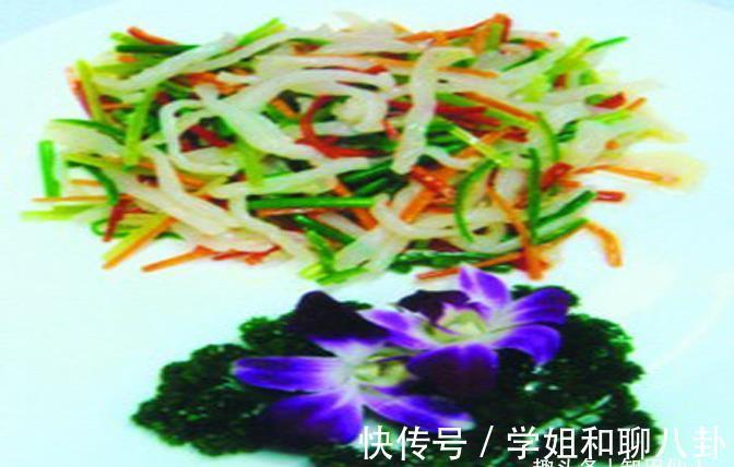 秘制芋儿鸡|美食推荐:秘制芋儿鸡、五彩鸵鸟筋、捞拌空心菜苗制作方法