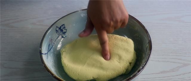 油炸糕|糯米粉这样做才好吃,外酥里软不粘牙,比油炸糕还简单