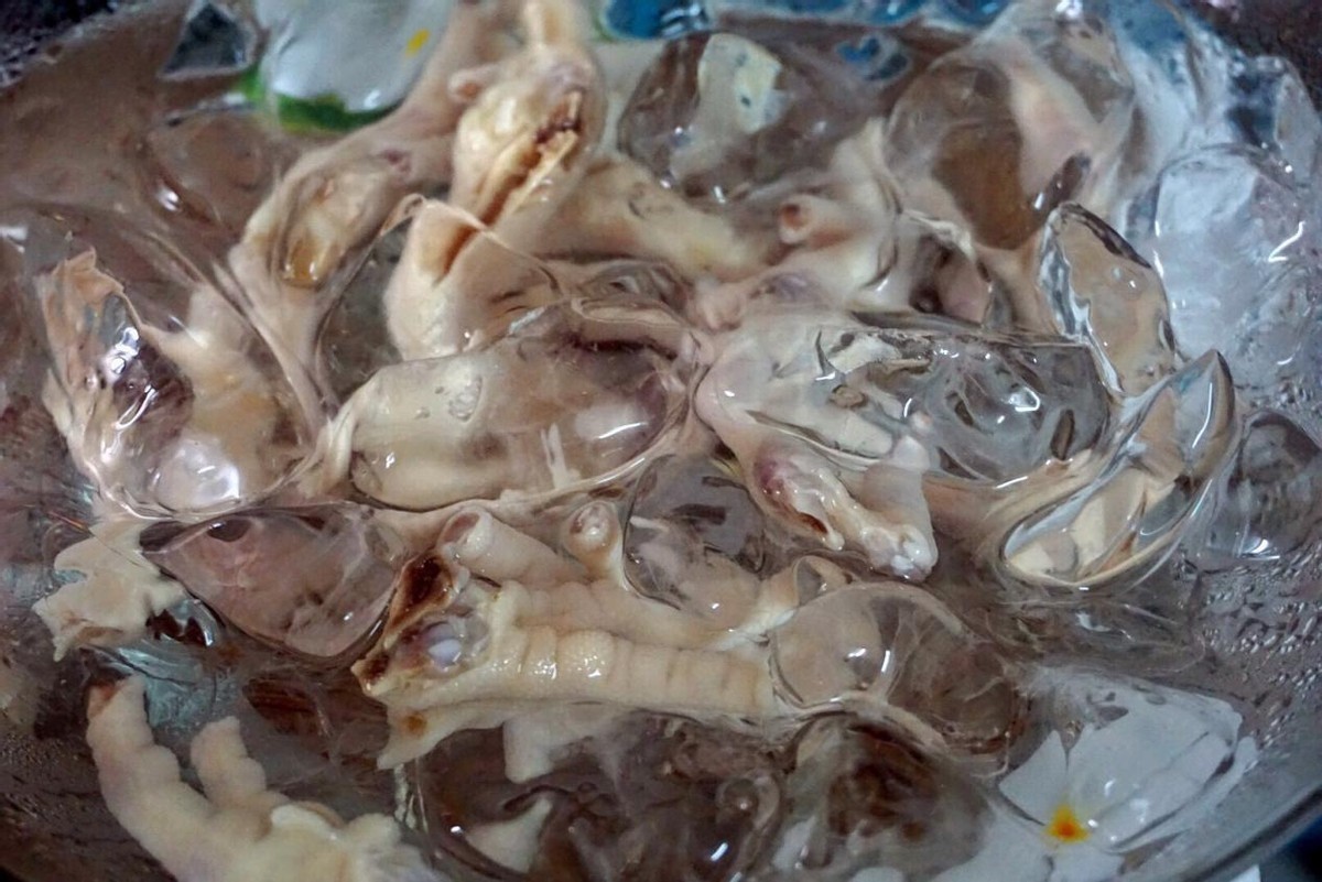 泡椒凤爪,追剧必备零食之一,自己做得更美味可口!