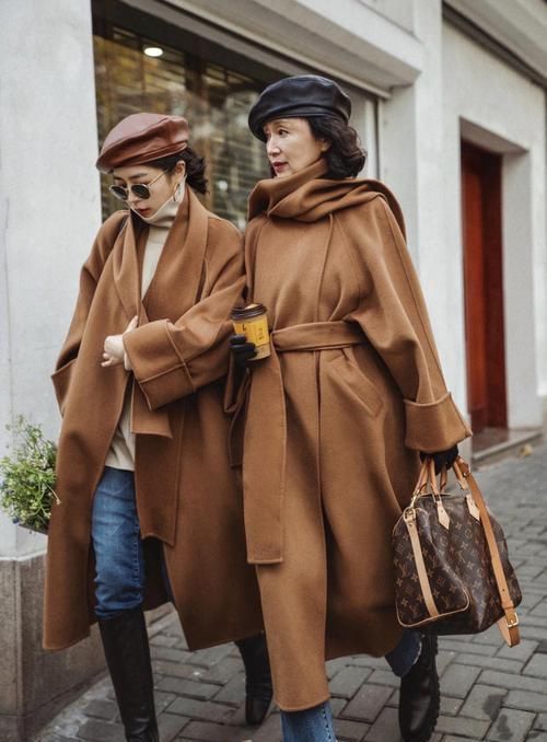 大衣穿出“无与伦比”的高级感!学三木博主,用色彩和配饰来加分